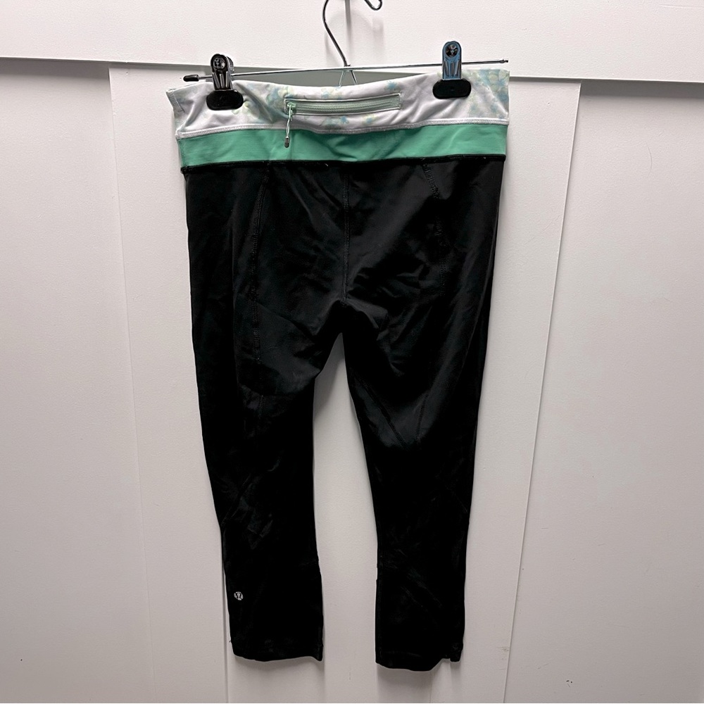 ⬇️$28 Lululemon capris leggings size 6